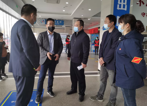 黃俊、穆孫祥先后深入徐坊客運(yùn)分公司督導(dǎo)文明創(chuàng)建、疫情防控、安全生產(chǎn)工作