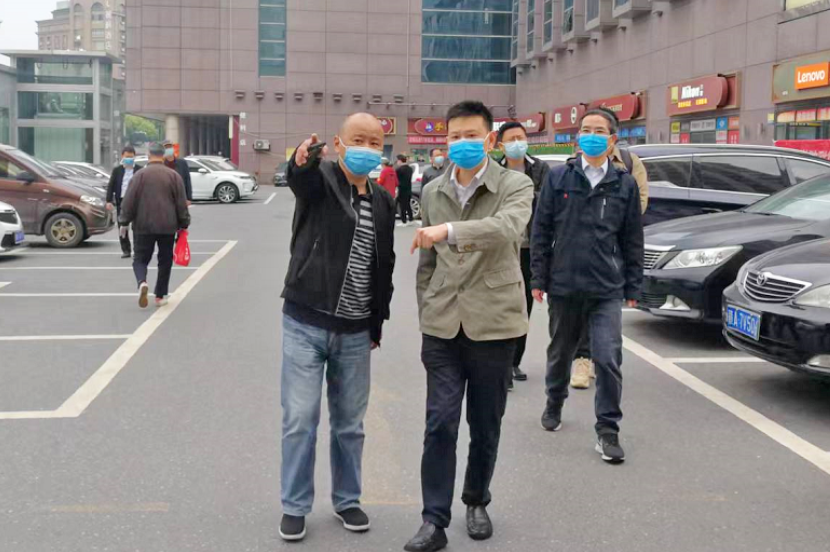 黃俊督導(dǎo)長運(yùn)物業(yè)、大通物流疫情防控工作