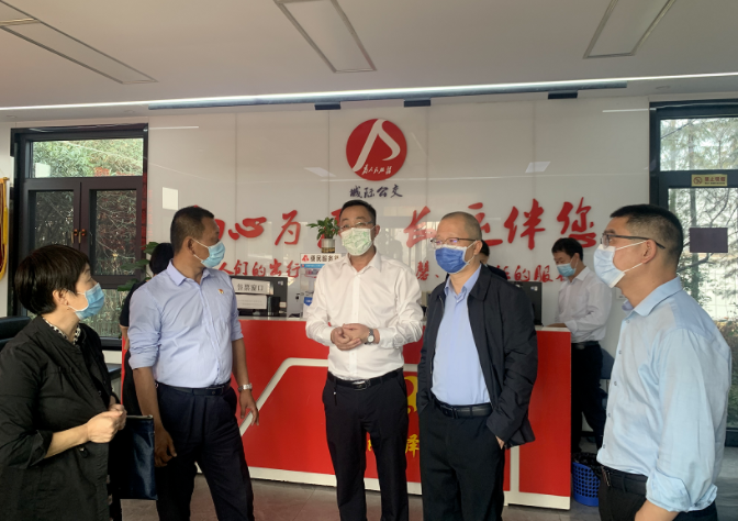 都市城際公交：省交通運(yùn)輸廳領(lǐng)導(dǎo)調(diào)研瑤湖西驛站、新洪大客運(yùn)驛站生產(chǎn)經(jīng)營