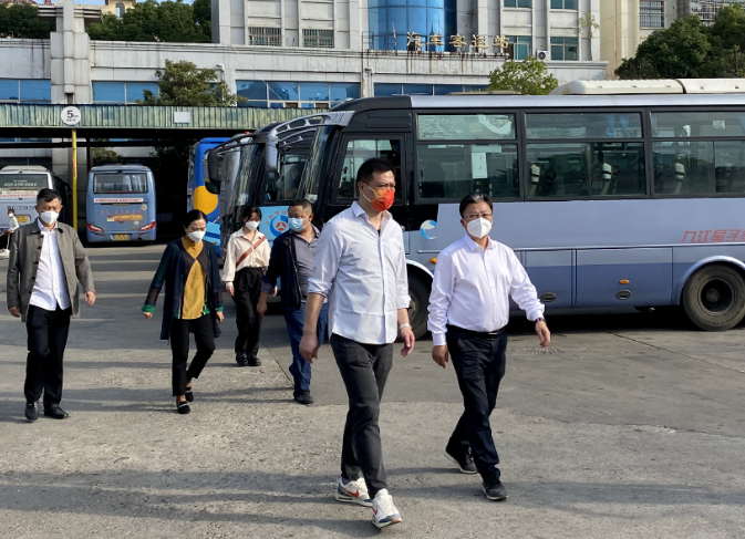 廬山管理局局長、廬山市市長王斌督導(dǎo)廬山市汽車站疫情防控工作