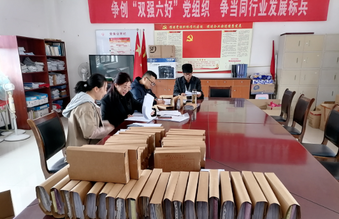 提高公司質(zhì)量在于公司治理。江西長運以“國企改革三年行動計劃”為抓手，通過完善現(xiàn)代企業(yè)治理體系，明晰治理主線，優(yōu)化治理結(jié)構(gòu)，助力公司激發(fā)內(nèi)生動力，提升公司質(zhì)量，提高治理效能，涅槃升級，實現(xiàn)可持續(xù)發(fā)展。  圖片 01 加強黨的領(lǐng)導(dǎo)  圖片 江西長運將黨的領(lǐng)導(dǎo)融入公司治理，與下屬企業(yè)全部完成“黨建進章程”工作，制定重大事項黨