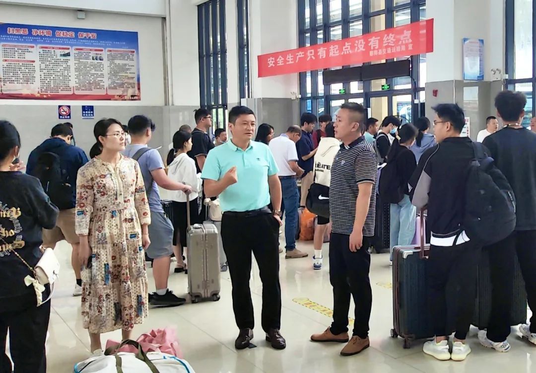 占梁督導(dǎo)上饒汽運、鄱陽長運國慶期間安全生產(chǎn)工作