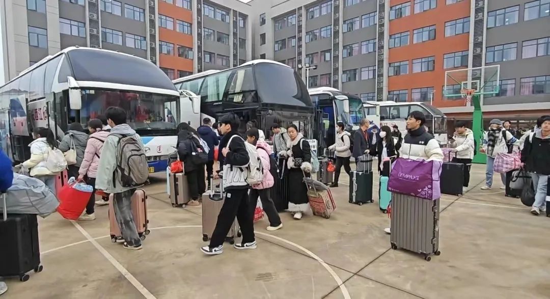 都市城際公交：“校園直通車”送你到家門口！