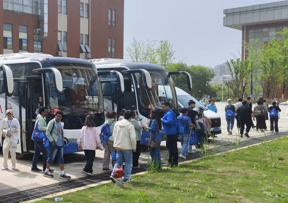 九江長運(yùn)：旅游分公司圓滿完成全球青少年模擬世界遺產(chǎn)大會運(yùn)輸保障工作