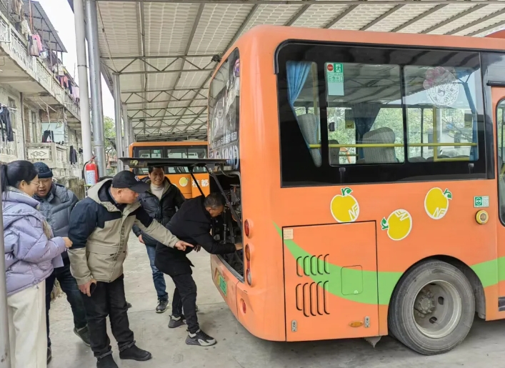撫州長運(yùn)：南豐分公司開展“愛車?yán)！苯涣骰顒? onmousewheel=